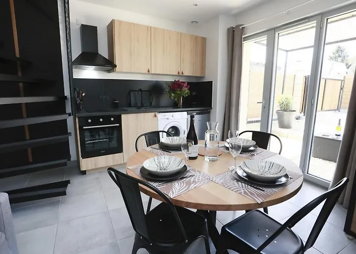 Дом отдыха Maison La Cassine - Centre La Fontaine - Proche Zoo